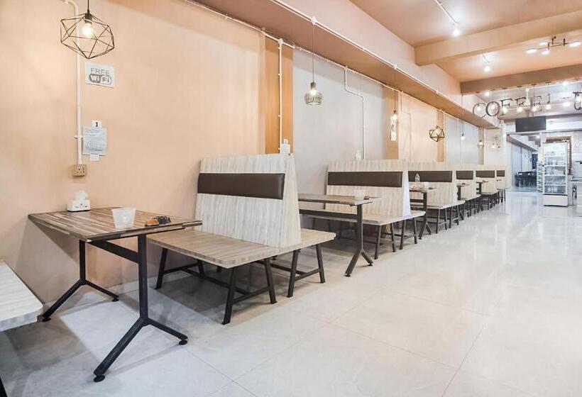 فندق Oyo 3212 Coffee Jodoh Homestay