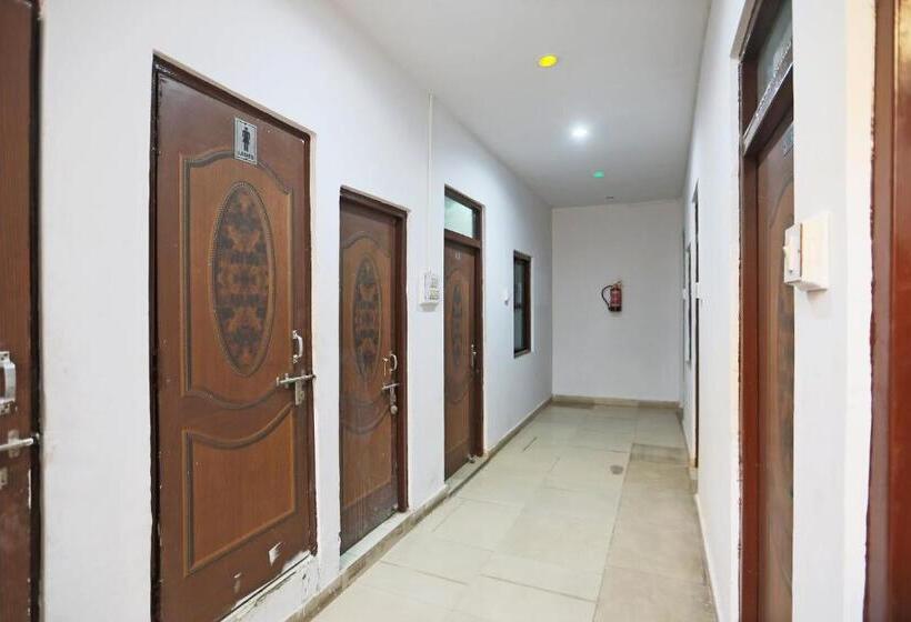 Отель Oyo 63063 Yadav  And Restaurant