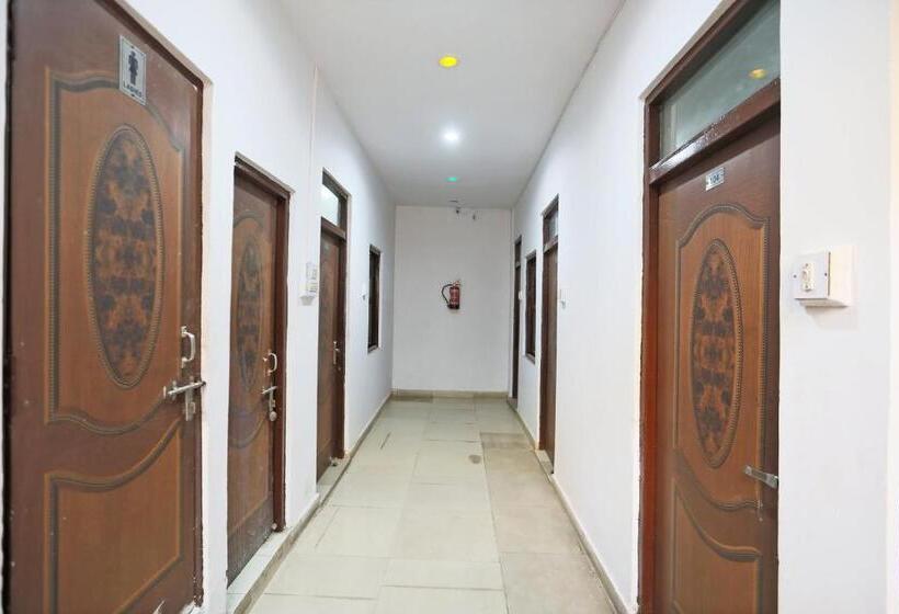 Отель Oyo 63063 Yadav  And Restaurant