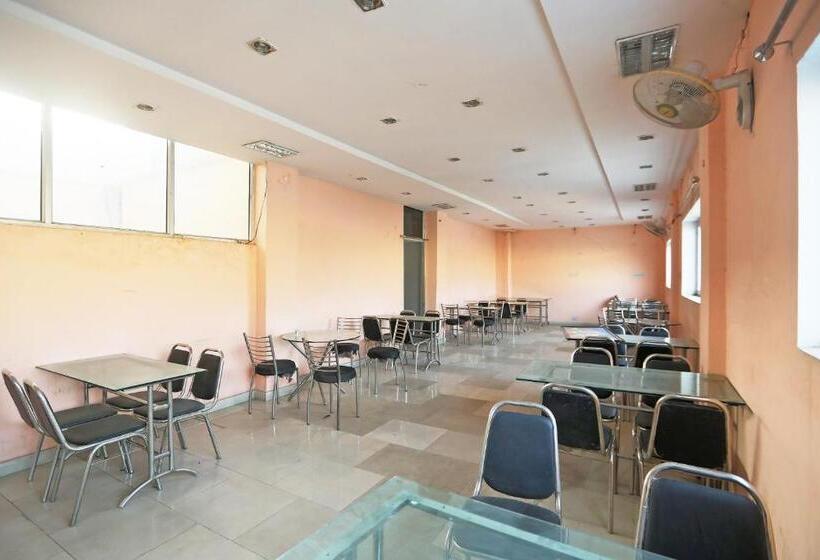 Отель Oyo 63063 Yadav  And Restaurant