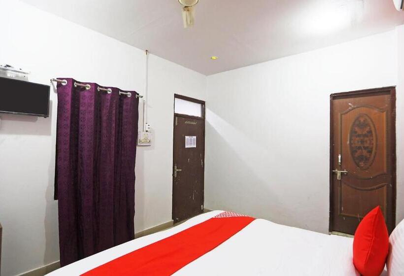 Отель Oyo 63063 Yadav  And Restaurant