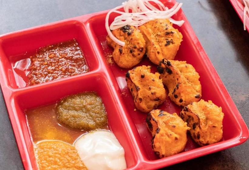 בית מלון כפרי Oyo 64002 Resort Everest