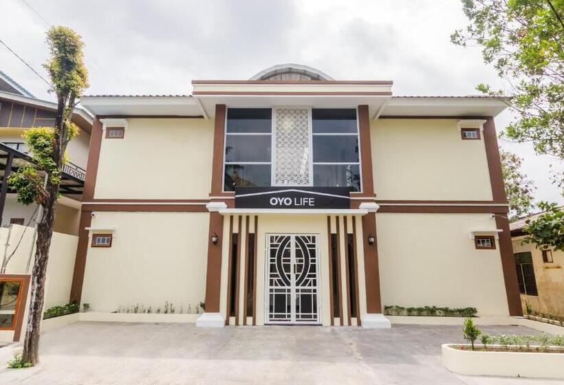 Отель Oyo Life 2735 Graha Nirwana