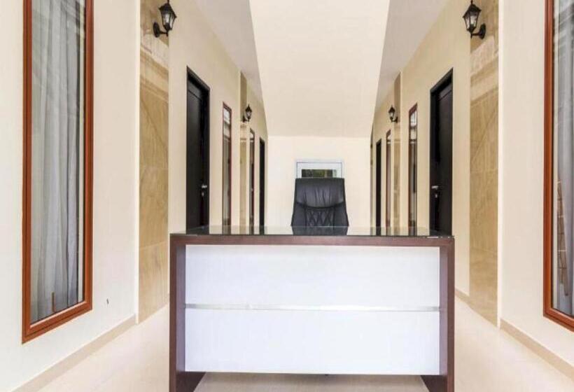 Отель Oyo Life 2735 Graha Nirwana