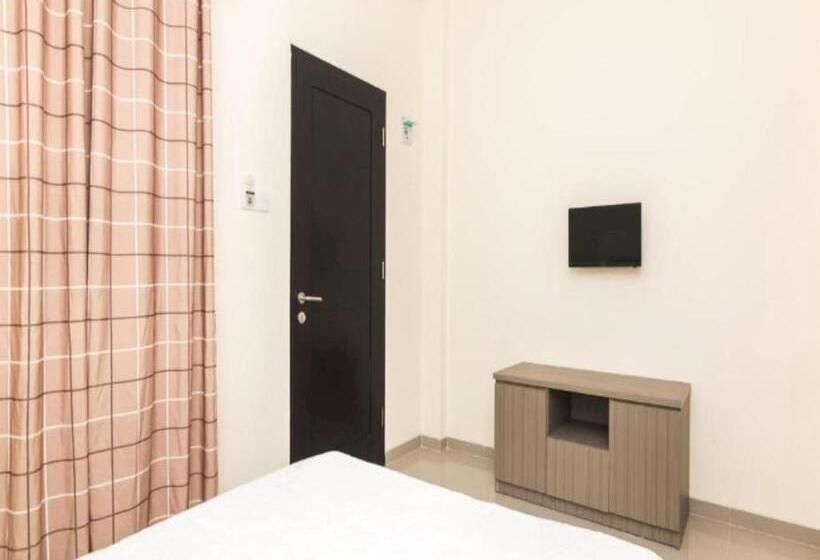 Отель Oyo Life 2735 Graha Nirwana