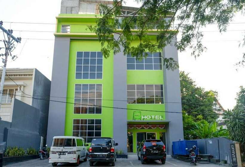 Reddoorz @ G Hotel Luwuk