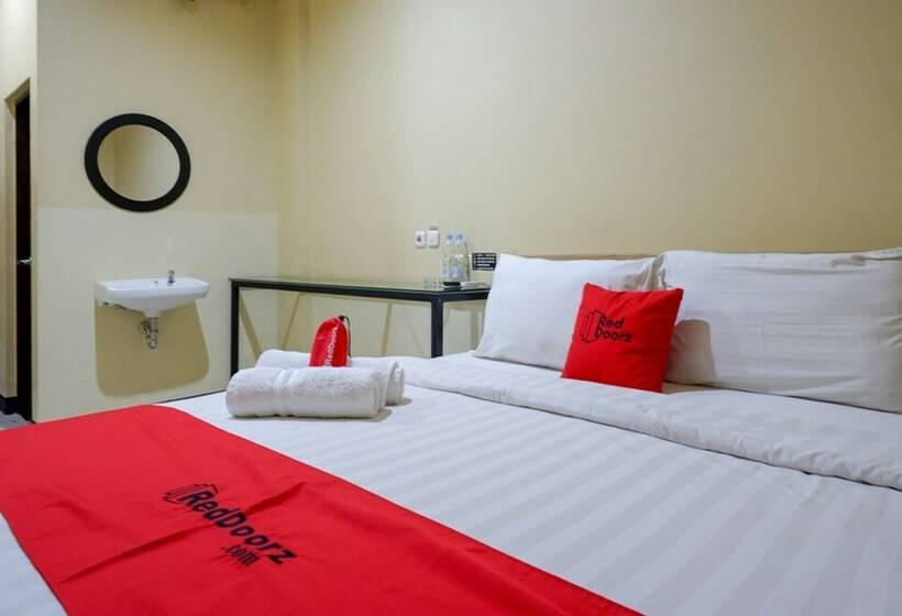 Reddoorz @ G Hotel Luwuk