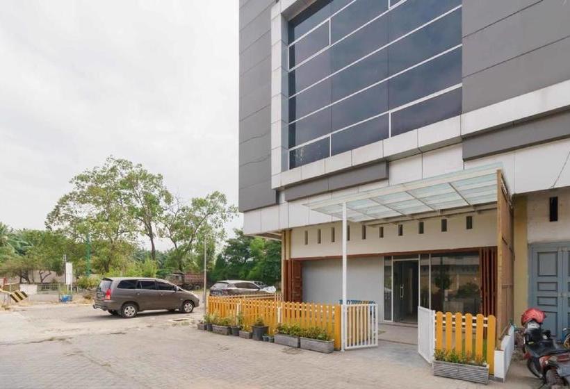 فندق Reddoorz @ Helvetia Medan 2