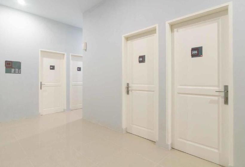فندق Reddoorz @ Helvetia Medan 2