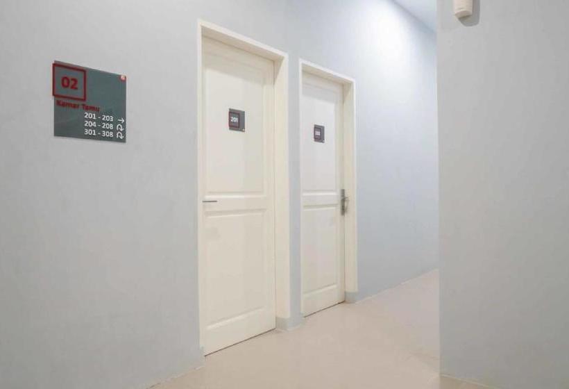 فندق Reddoorz @ Helvetia Medan 2