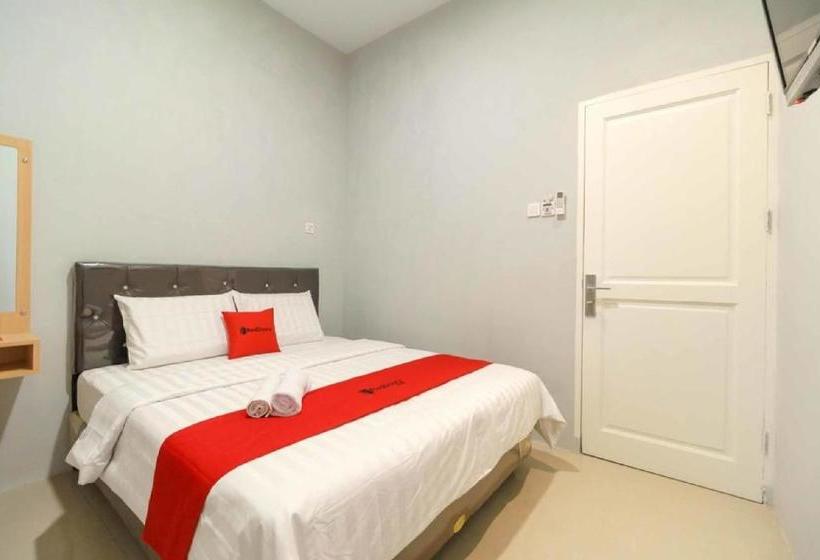 فندق Reddoorz @ Helvetia Medan 2