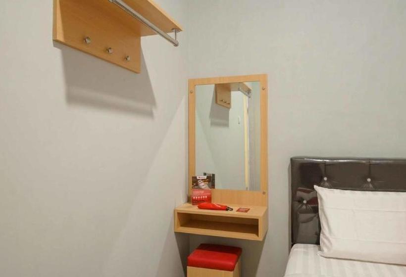 فندق Reddoorz @ Helvetia Medan 2