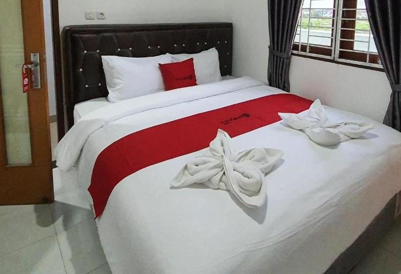酒店 Reddoorz Near Citraland Gama City Medan