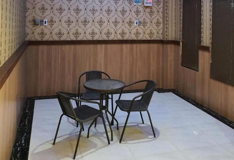 酒店 Reddoorz Near Citraland Gama City Medan