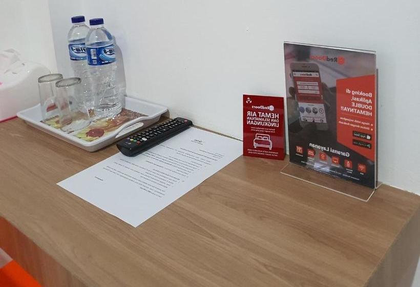 בית מלון כפרי Reddoorz Near Citraland Gama City Medan