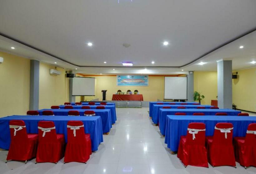 בית מלון כפרי Reddoorz Near Citraland Waterpark Kendari