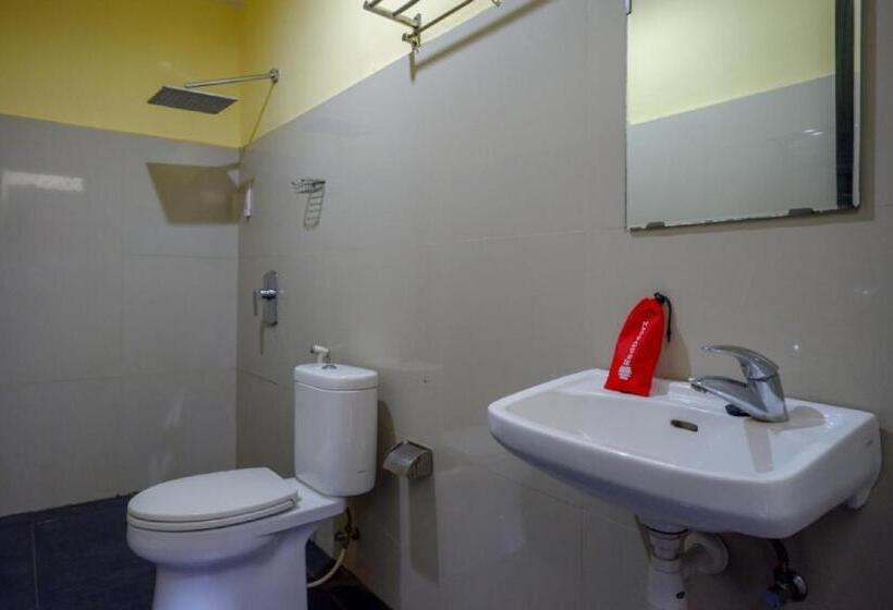 هتل Reddoorz Near Citraland Waterpark Kendari