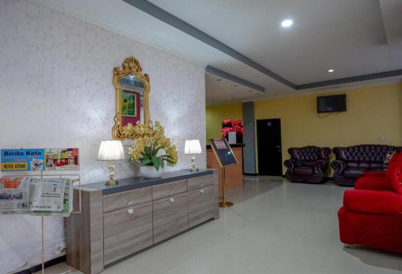 هتل Reddoorz Near Citraland Waterpark Kendari