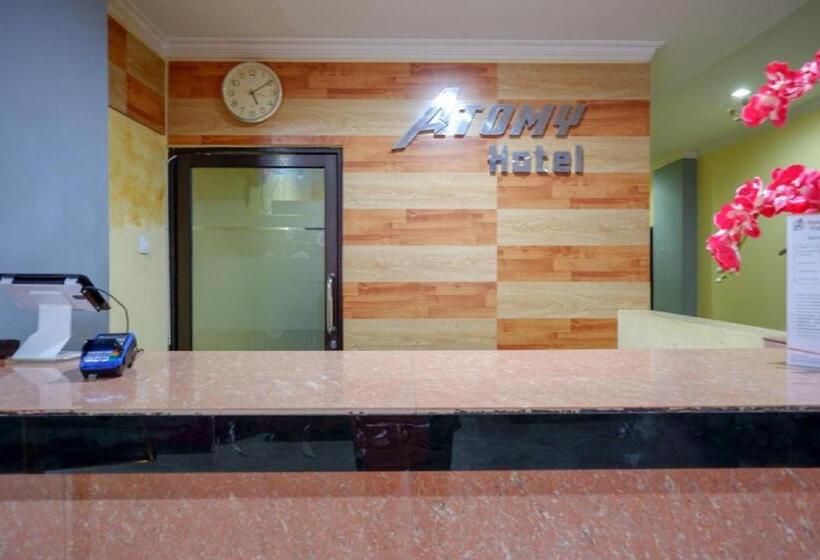 בית מלון כפרי Reddoorz Near Citraland Waterpark Kendari