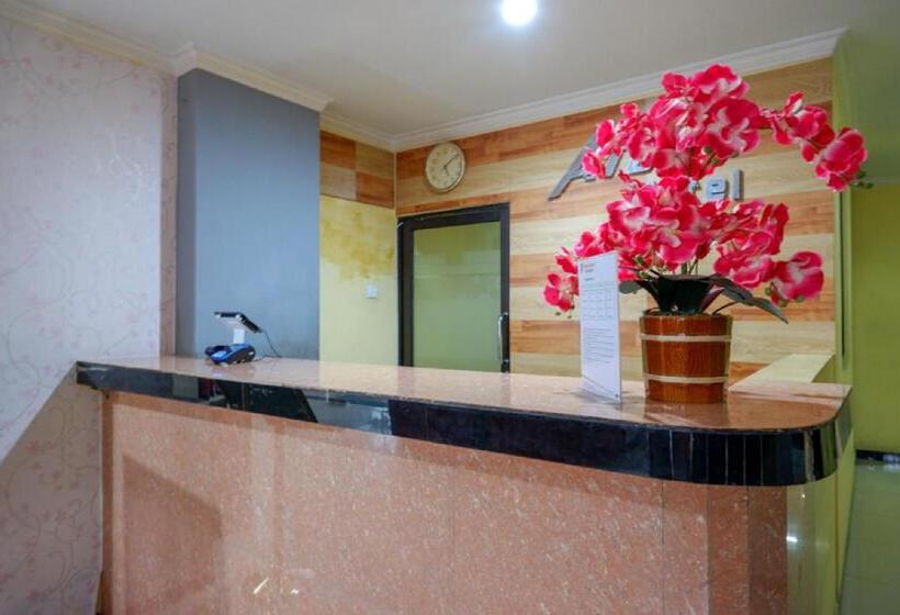 هتل Reddoorz Near Citraland Waterpark Kendari