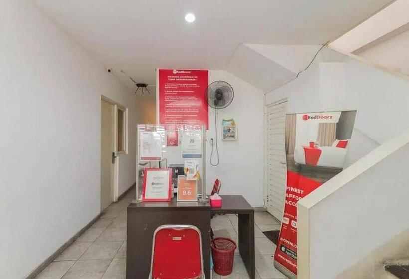 酒店 Reddoorz Near Kaza Mall Surabaya