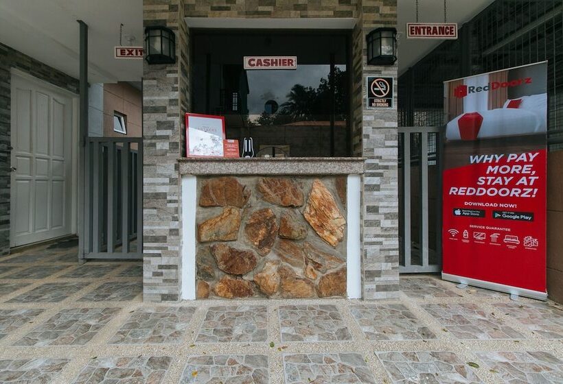 فندق Reddoorz Premium @ Trece Indang Road