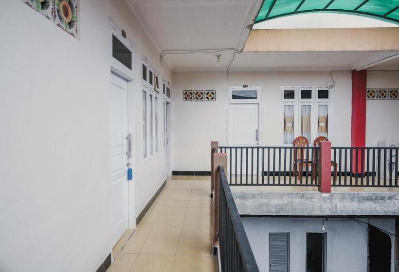 فندق Reddoorz Syariah Near Kebun Raya Liwa