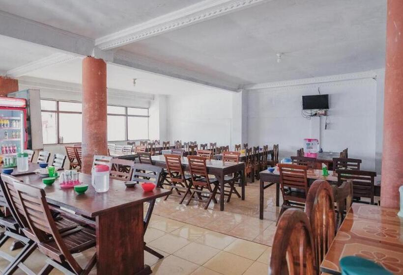 בית מלון כפרי Reddoorz Syariah Near Kebun Raya Liwa