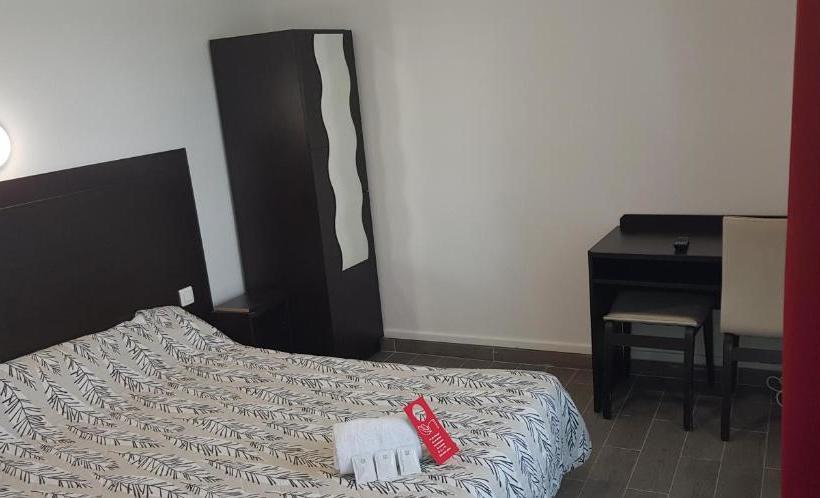 בית מלון כפרי Le Petit Fossard Montereau   Fontainebleau