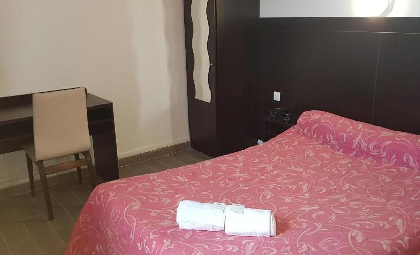 בית מלון כפרי Le Petit Fossard Montereau   Fontainebleau