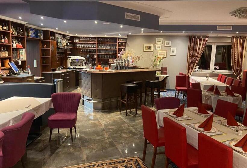 Отель Restaurant Hesch