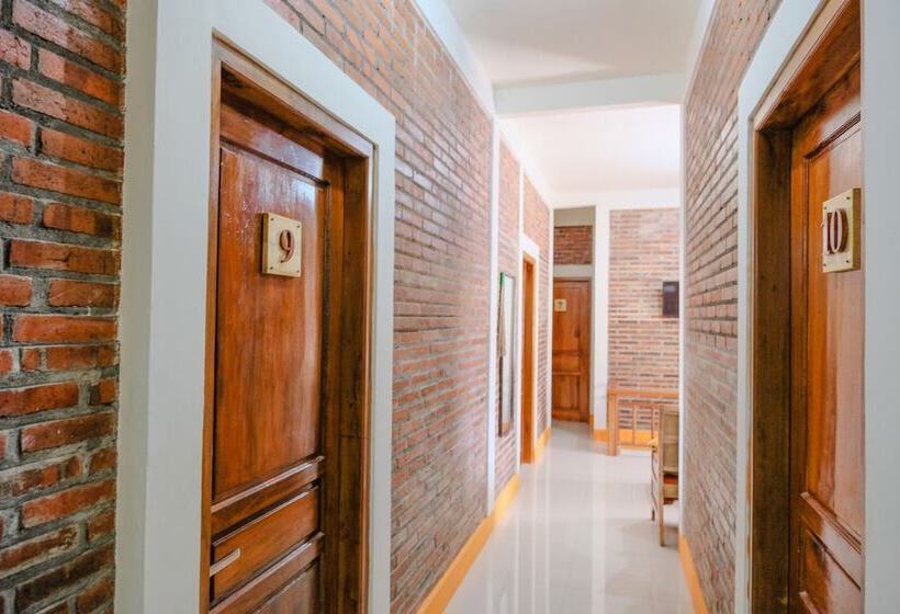 Отель Spot On 2375 Agbil Homestay