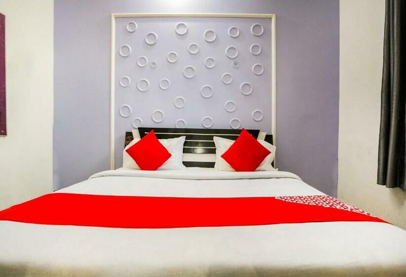 호텔 Vaccinated Staff  Oyo 67026 Rao Residency