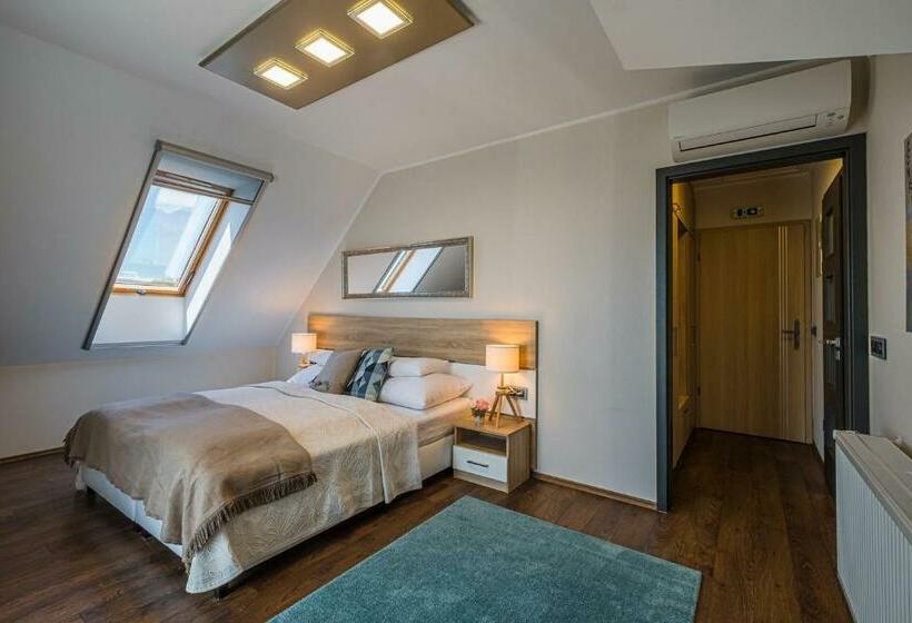 בית מלון כפרי Vitis Kúria 7171 Balatonrendes