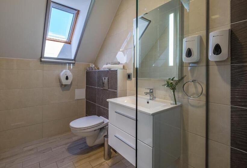 בית מלון כפרי Vitis Kúria 7171 Balatonrendes