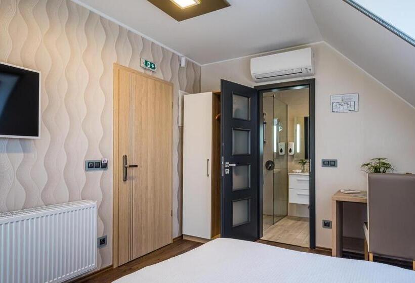 בית מלון כפרי Vitis Kúria 7171 Balatonrendes