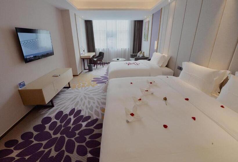 Lavande Hotel Xingyi Jushan Avenue