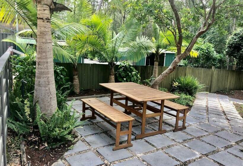 מוטל Woodford Gardens