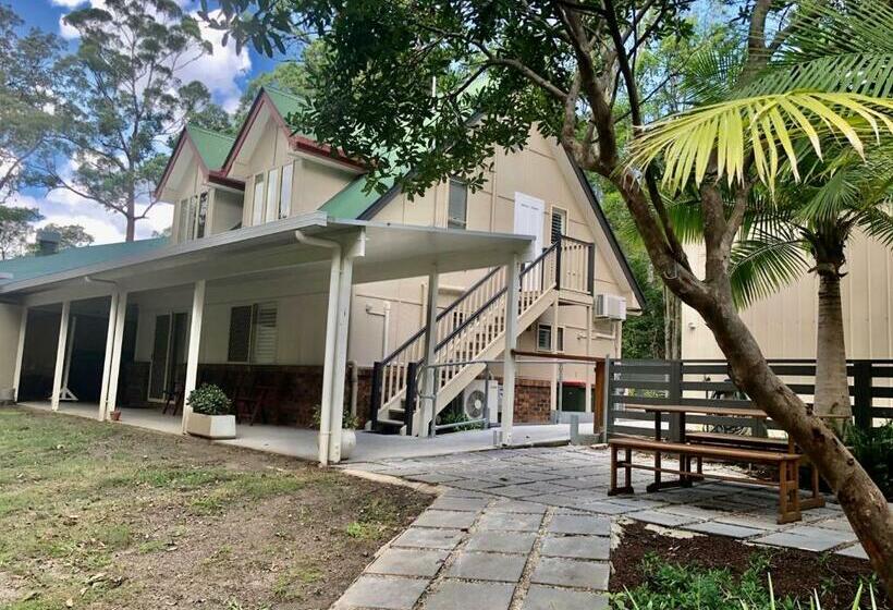 מוטל Woodford Gardens