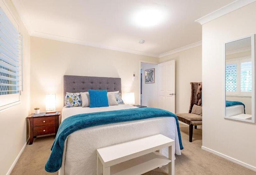 מוטל Woodford Gardens