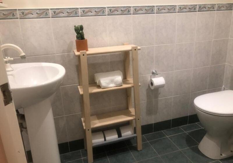 מוטל Woodford Gardens