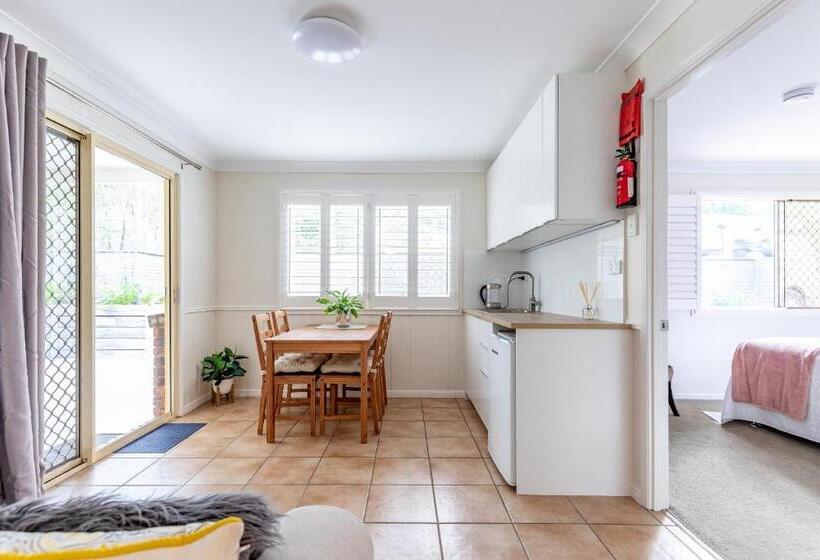 מוטל Woodford Gardens