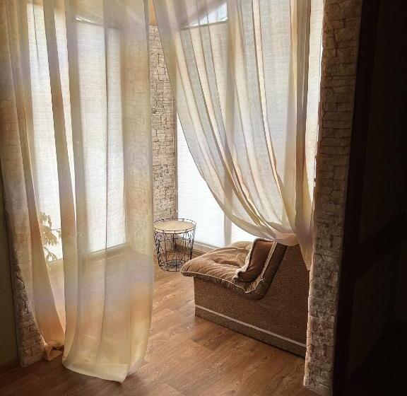 Pension (Hôtel basse catégorie) гостьовий дім Guest House