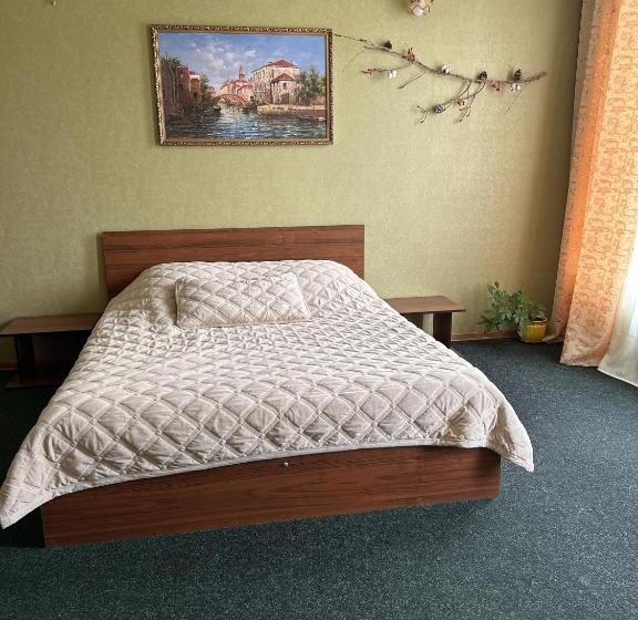 Pension (Hôtel basse catégorie) гостьовий дім Guest House