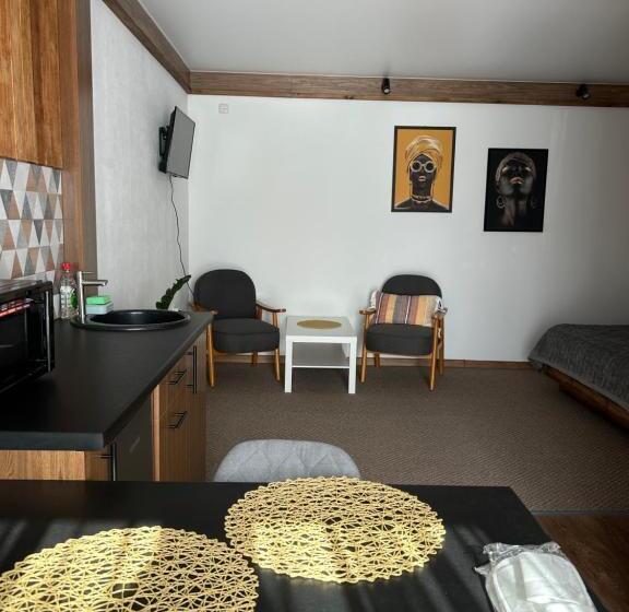 Pension (Hôtel basse catégorie) гостьовий дім Guest House