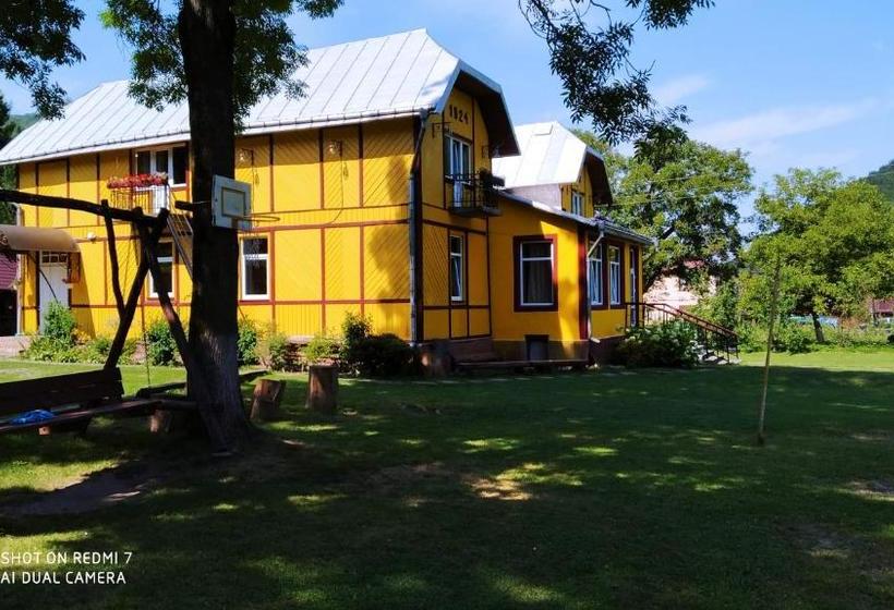 Пансион дім з видом на гори