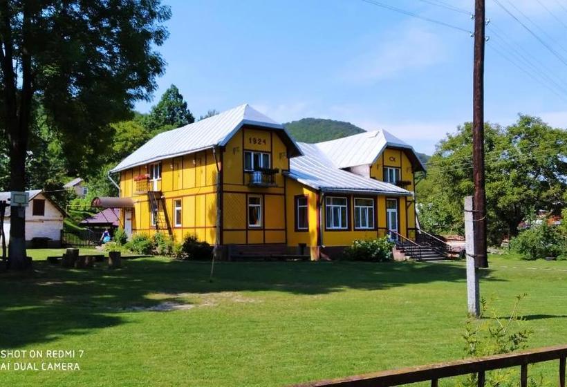 Пансион дім з видом на гори