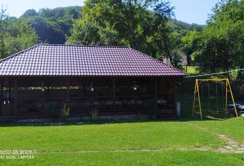 Пансион дім з видом на гори