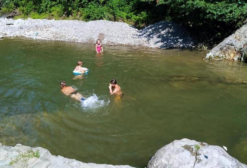 Пансион дім з видом на гори