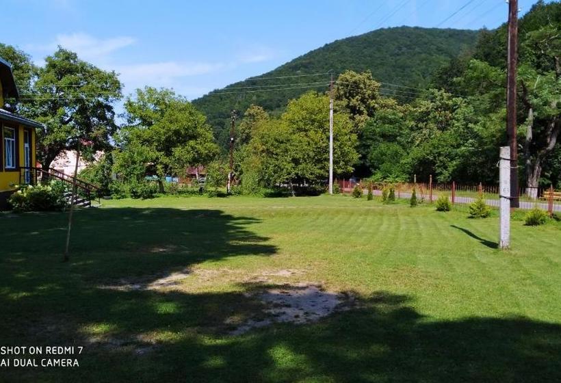 Пансион дім з видом на гори